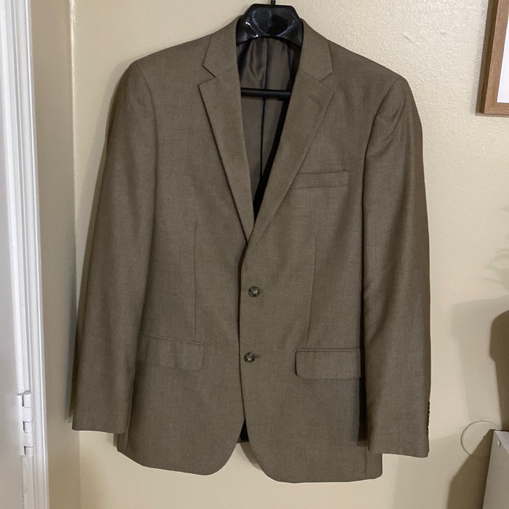 VanHuesen men’s suit